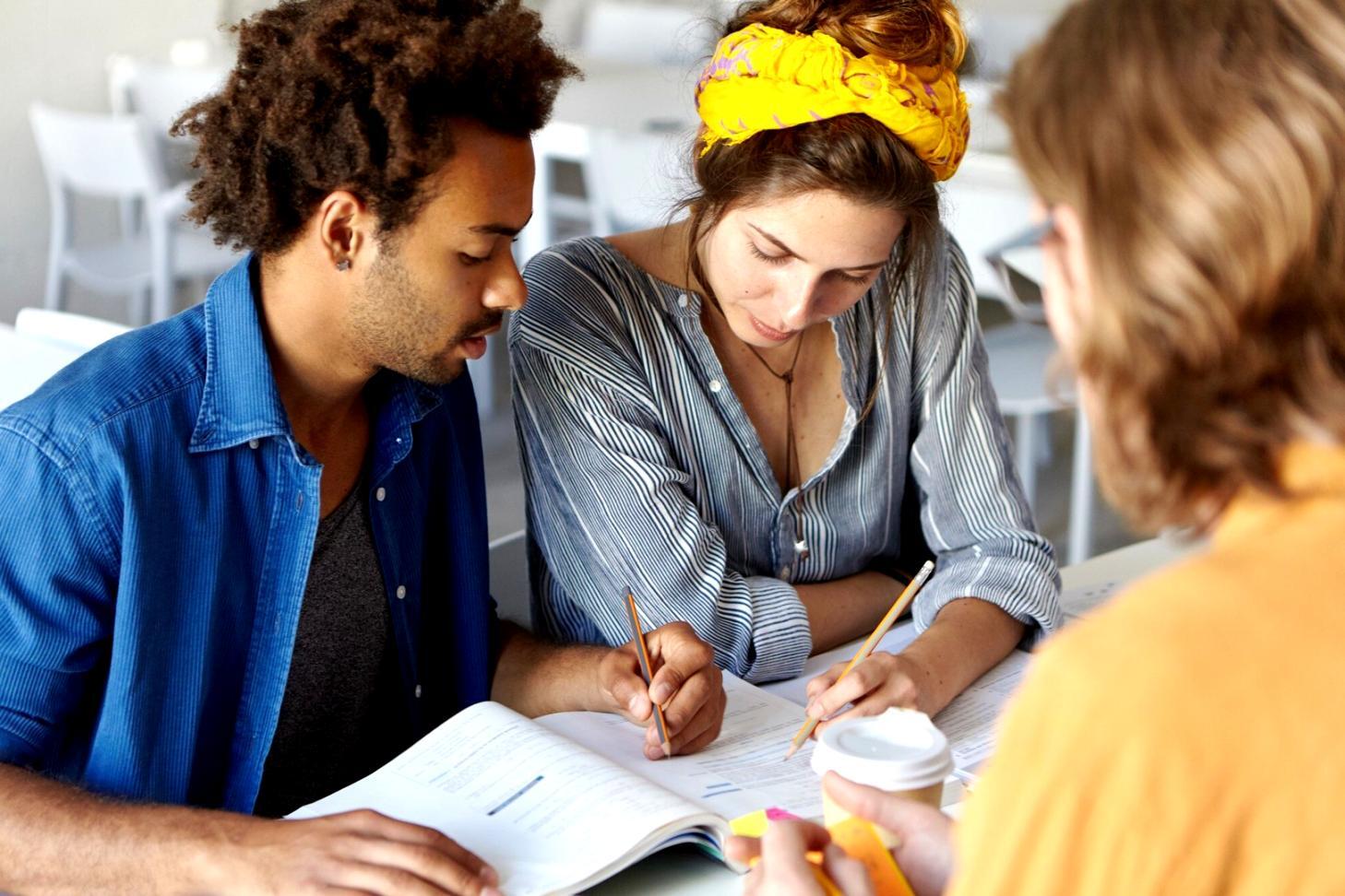 Material educativo y recursos de aprendizaje financiero
